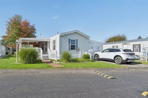 2714 Greencrest Dr, Erie, PA 16506