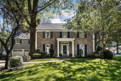 2215 S Shore Dr, Erie, PA 16505