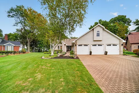 119 Fox Hollow Ln, Erie, PA 16511