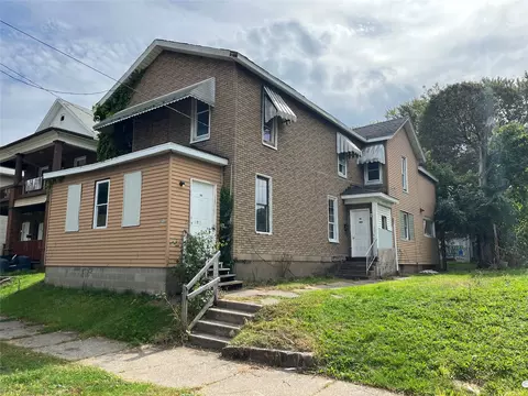 609 E 7th St, Erie, PA 16503