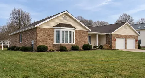 929 Pine Tree Dr, Girard, PA 16417