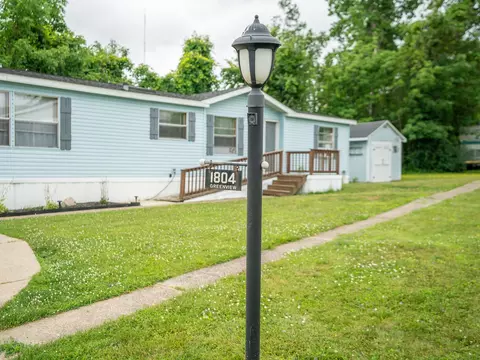 1804 Green View Dr, Erie, PA 16509