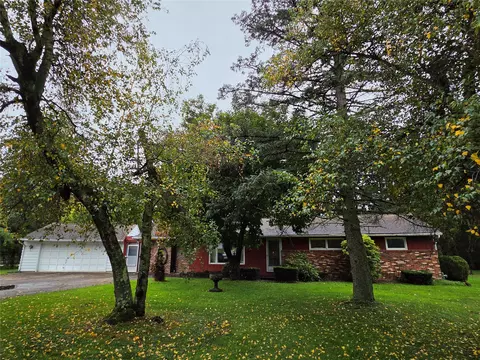 5644 Lake Pleasant Rd, Erie, PA 16509