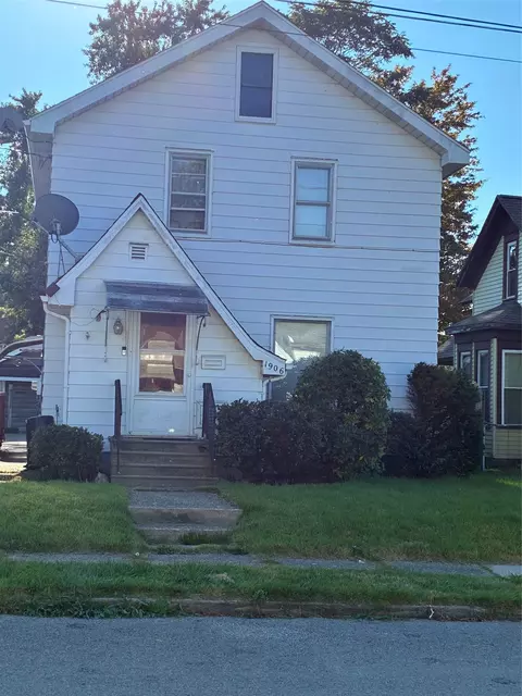 1906 Market St, Erie, PA 16510
