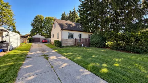 5343 Middle Dr, Millcreek, PA 16505