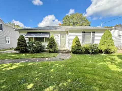 1140 E Grandview Blvd, Erie, PA 16504