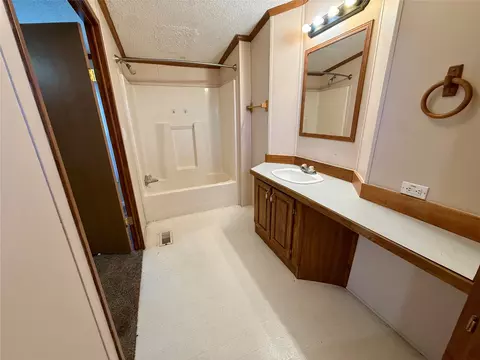 Bath - 1275 Sample Flats Rd, Corry, PA 16407 photo 1 of 3