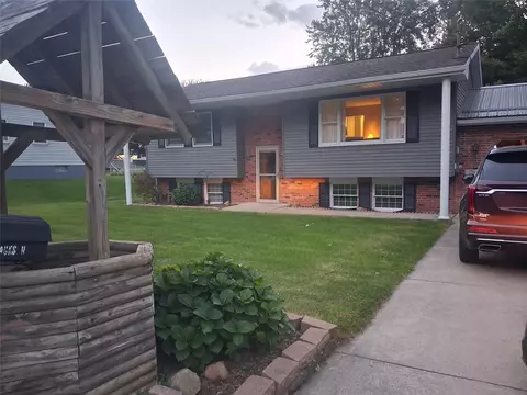 3918 Winchester Rd, Erie, PA 16506