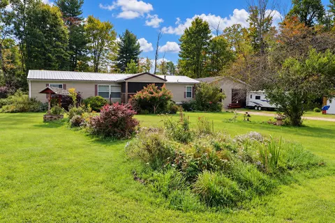 36719 Lake Rd, Canadohta Lake, PA 16438