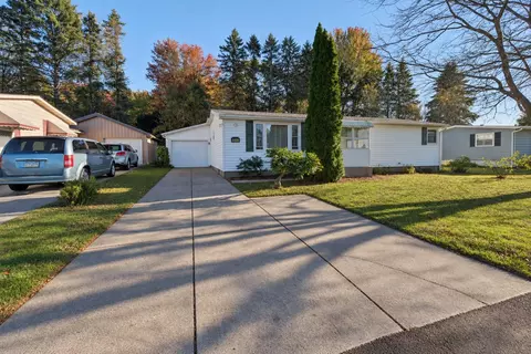4461 S Park Ln, Erie, PA 16506