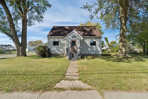 704 E 38th St, Erie, PA 16504