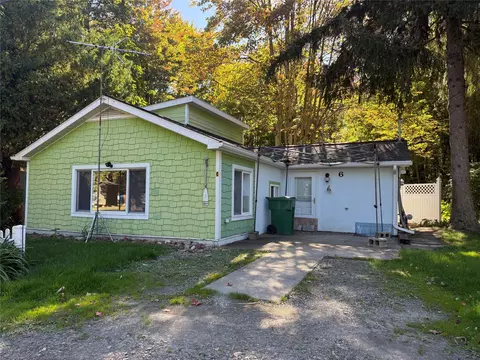 6 Cowells Beach Rd, Erie, PA 16511