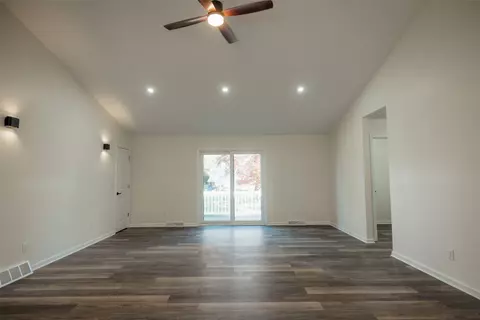 Living - 433 E Pleasant St, Corry, PA 16407 photo 2 of 2
