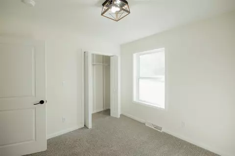 Bedroom - 433 E Pleasant St, Corry, PA 16407 photo 2 of 3