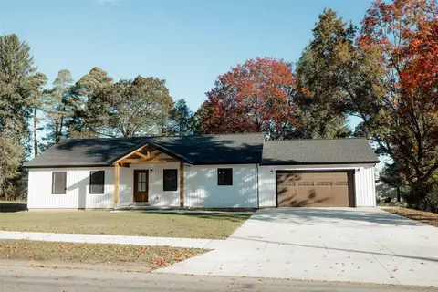 Exterior - 433 E Pleasant St, Corry, PA 16407 photo 5 of 13
