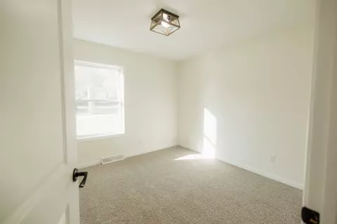 Bedroom - 433 E Pleasant St, Corry, PA 16407 photo 3 of 3