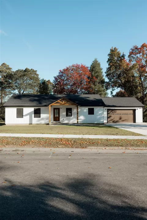 Exterior - 433 E Pleasant St, Corry, PA 16407 photo 7 of 13
