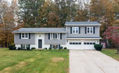3350 Woodrose Ln, Erie, PA 16510