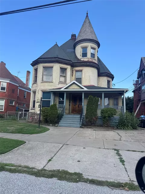 556 W 8th St, Erie, PA 16502