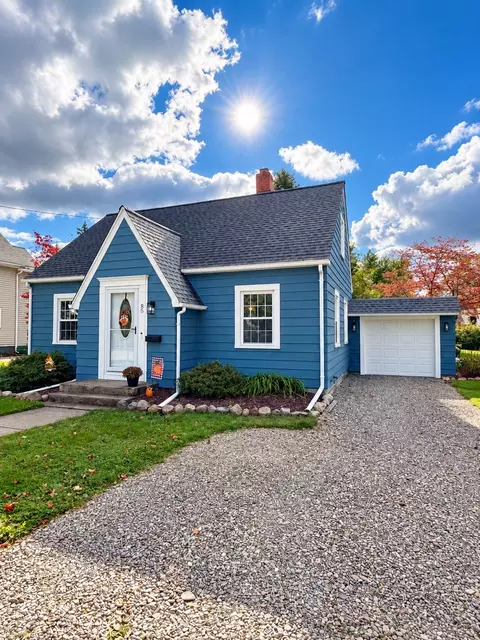 85 E Division St, North East, PA 16428