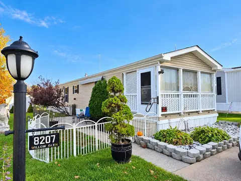 8207 Willow Glen Dr, Erie, PA 16509