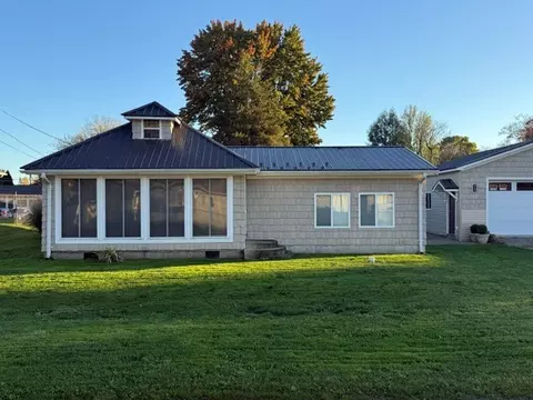 10589 Woodland Ave, Conneaut Lake, PA 16316