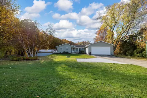 10509 Cross Station Rd, Girard, PA 16417