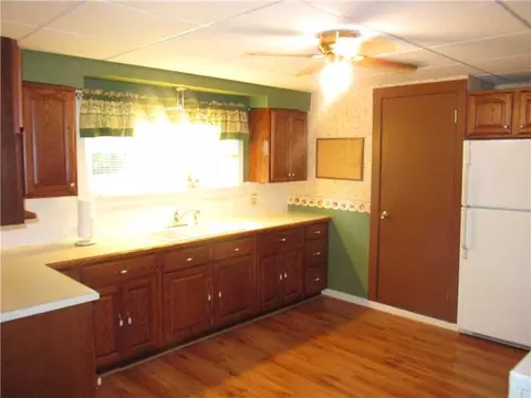 524 Spring St, Corry, PA 16407 photo 2