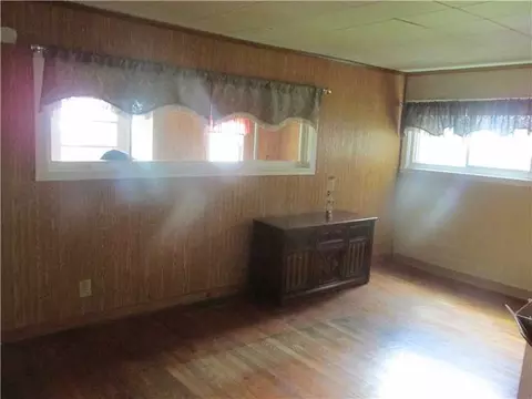 524 Spring St, Corry, PA 16407 photo 4