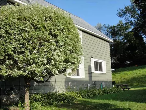 352 E Pleasant St, Corry, PA 16407 photo 2