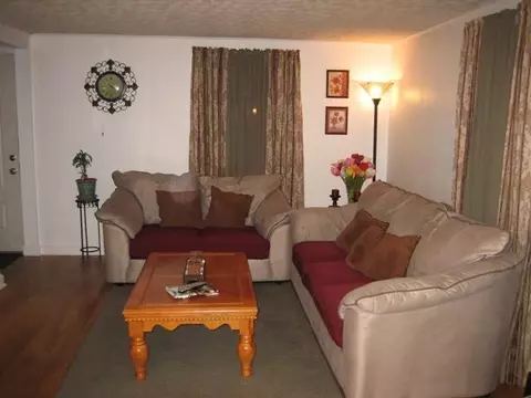 674 Crescent Dr, Bound Brook, NJ 08805 photo 2