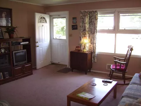 4 Lynn Ct, Edison, NJ 08817 photo 2