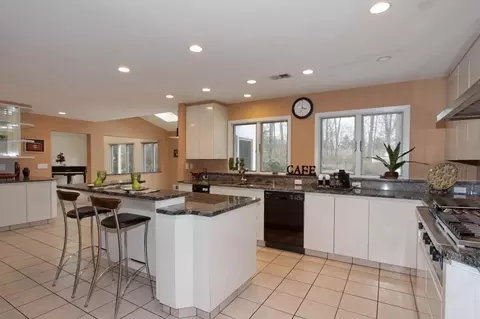 2 Wendover Rd, Edison, NJ 08820 photo 8