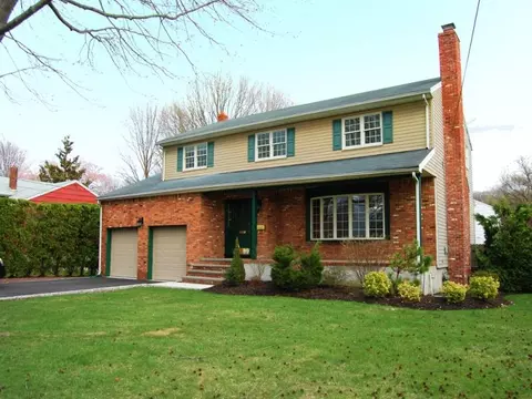 268 Oakwood Dr, Paramus, NJ 07652 photo 1