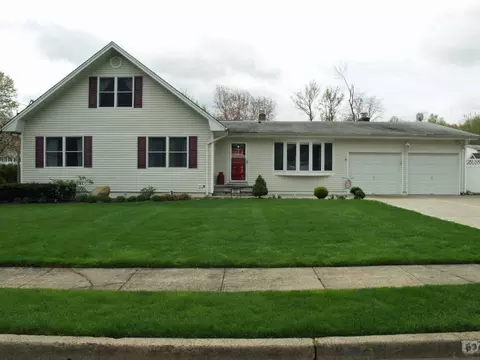 697 Curtis Ave, Edison, NJ 08820 photo 4