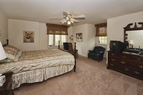 380 Maple Hill Dr, Hackensack, NJ 07601 photo 14