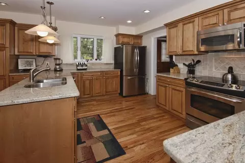 380 Maple Hill Dr, Hackensack, NJ 07601 photo 7