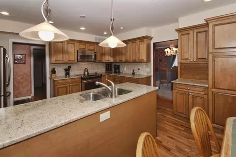 380 Maple Hill Dr, Hackensack, NJ 07601 photo 8