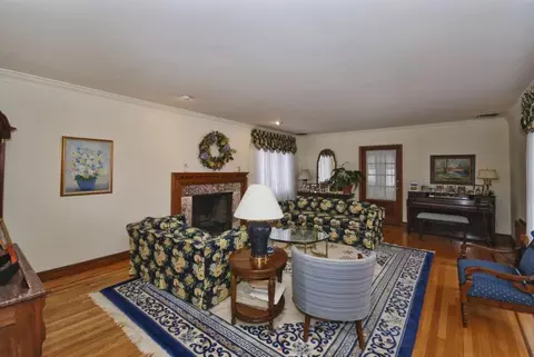 380 Maple Hill Dr, Hackensack, NJ 07601 photo 4