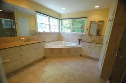 38 Baldwin Dr, Berkeley Heights, NJ 07922 photo 17