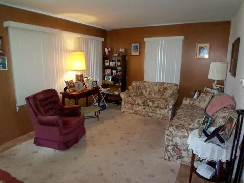 74 Dawn Dr, Clark, NJ 07066 photo 2