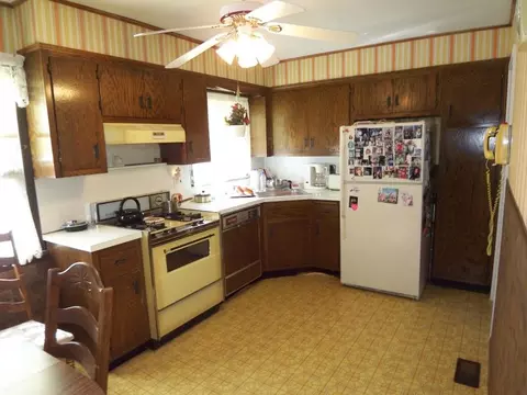 74 Dawn Dr, Clark, NJ 07066 photo 4