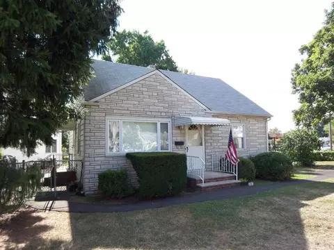 74 Dawn Dr, Clark, NJ 07066 photo 1
