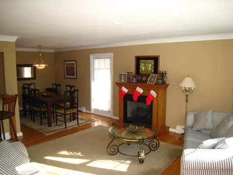 320 Vesper Ave, Middlesex, NJ 08846 photo 3