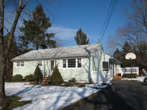 320 Vesper Ave, Middlesex, NJ 08846 photo 1