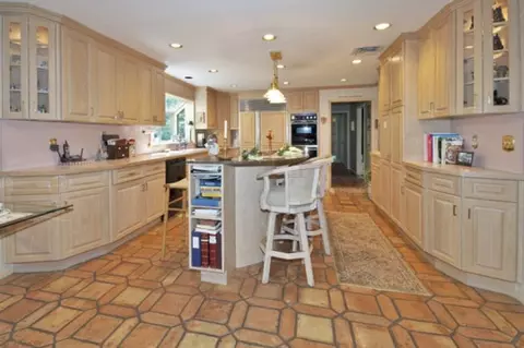 2 Oratam Rd, Upper Saddle River, NJ 07458 photo 5