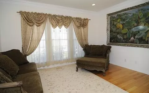 16 Mulberry Ct, Paramus, NJ 07652 photo 2