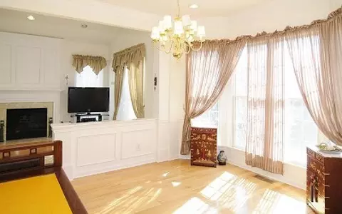 16 Mulberry Ct, Paramus, NJ 07652 photo 3