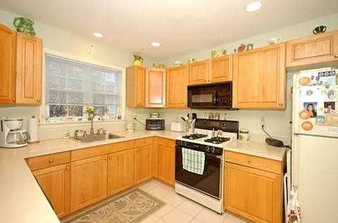 10 Berkeley Sq, Berkeley Heights, NJ 07922 photo 3