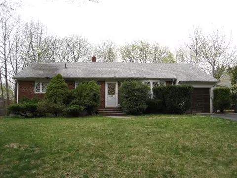 209 Hillcrest Dr, Paramus, NJ 07652 photo 1